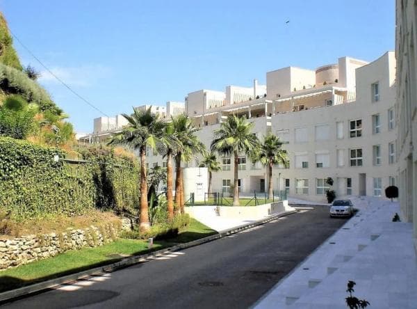 Piso en venta en Calle Alcala, 37, Marbella thumbnail 1