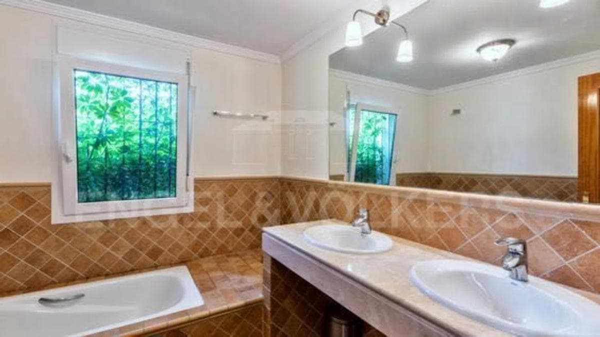 Venta de chalet independiente en Barrio Las Brisas, Marbella
photo 4