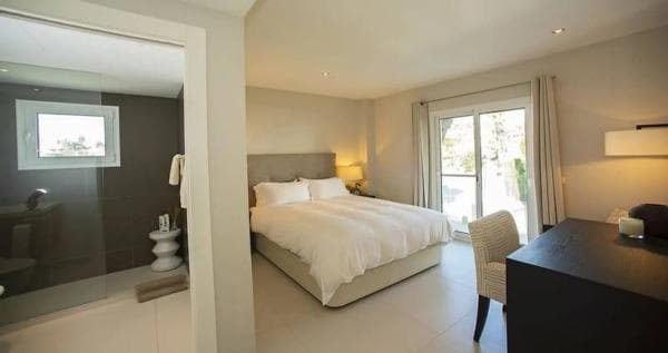Chalet independiente en venta en Urbanizacion N Andalucia 8H, Marbella thumbnail 2