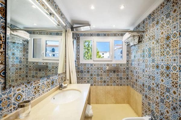 Apartment for sale in Calle 13B Nva Andaluc, Marbella thumbnail 1