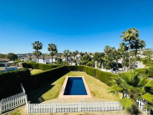 Chalet independiente en venta en Calle Aries, 10, Marbella photo 1