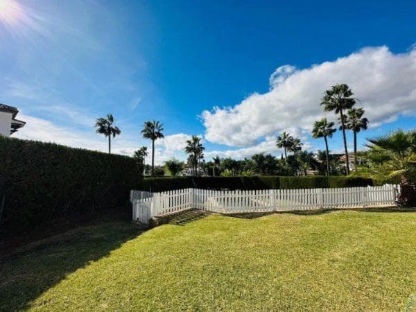 Chalet independiente en venta en Calle Aries, 10, Marbella thumbnail 2