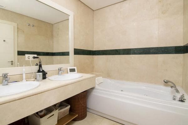 Apartment for sale in Barrio Los Naranjos, Marbella thumbnail 2