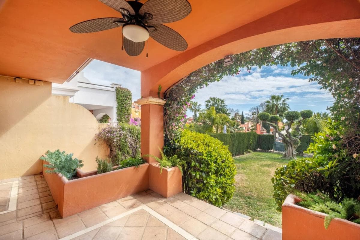 Venta de chalet independiente en Barrio La Dama de Noche-La Alzambra, Marbella
photo 2