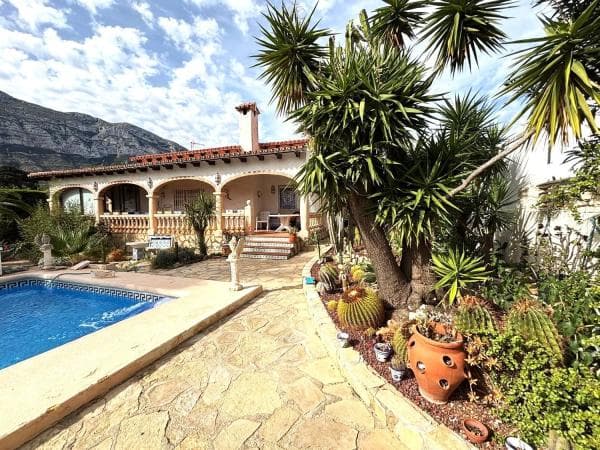 Chalet independiente en venta en El Montgó, Denia photo 1