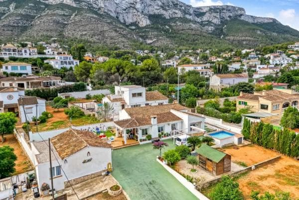 Chalet independiente en venta en El Montgó, Denia photo 1