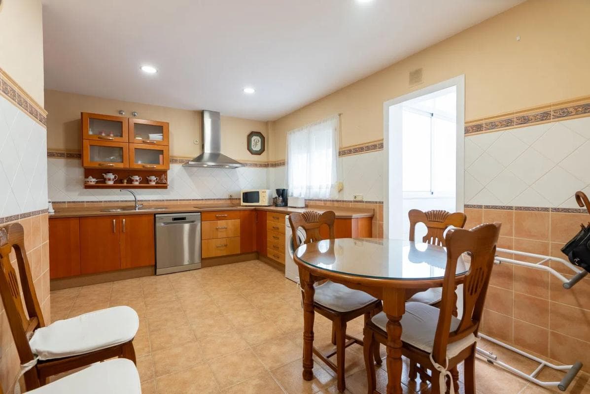 Sale of apartment in Calle Real, 91, Estepona
photo 3