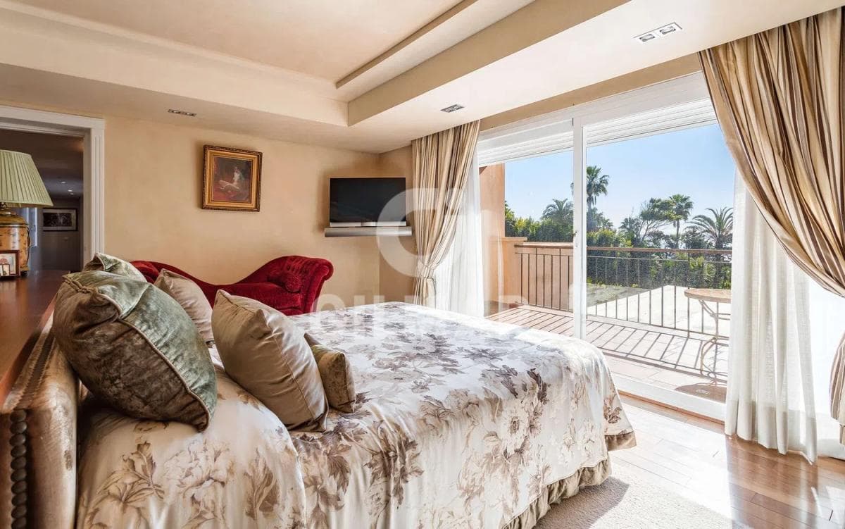Sprzedaż niezależnego domku jednorodzinnego w Urbanización Hacienda Beach, Estepona photo 3