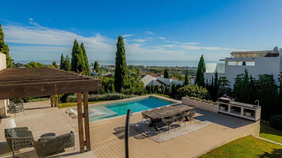 Venta de chalet independiente en Avenida de la Gardenia, Estepona
photo 2