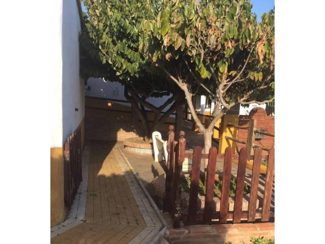 Venta de chalet independiente en Avenida de las Adelfas, Estepona
photo 2