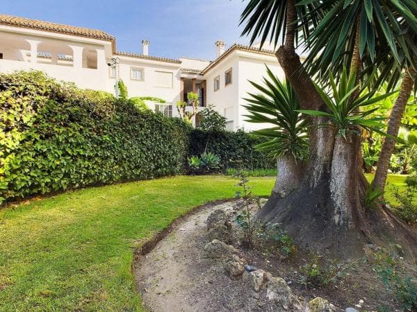 Apartment for sale in Via del Mediterráneo, Estepona thumbnail 2