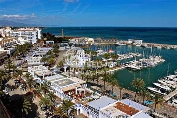 Apartment for sale in Calle Pico de los Reales, Estepona thumbnail 2