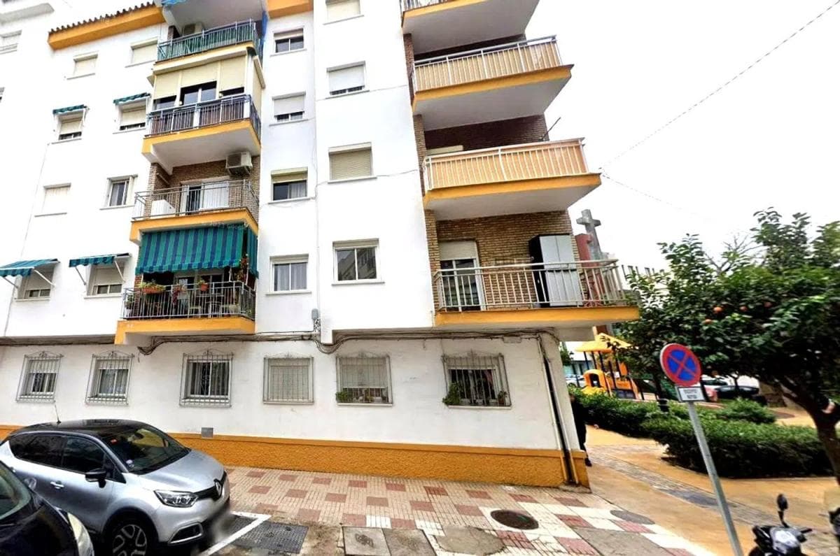 Venta de piso en Avenida Valencia, Estepona
photo 2