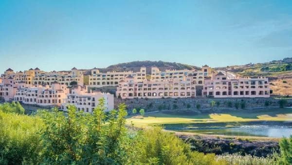 Piso en venta en Avenida españa, Estepona thumbnail 1