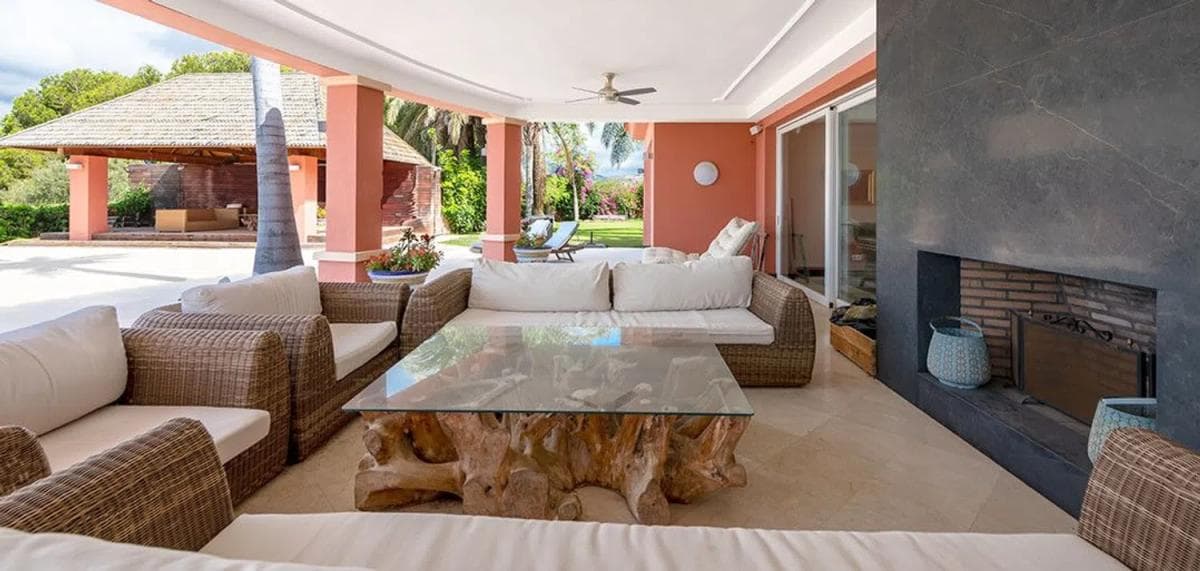 Sale of independent chalet in Barrio Paraiso-Barronal, Estepona
photo 2