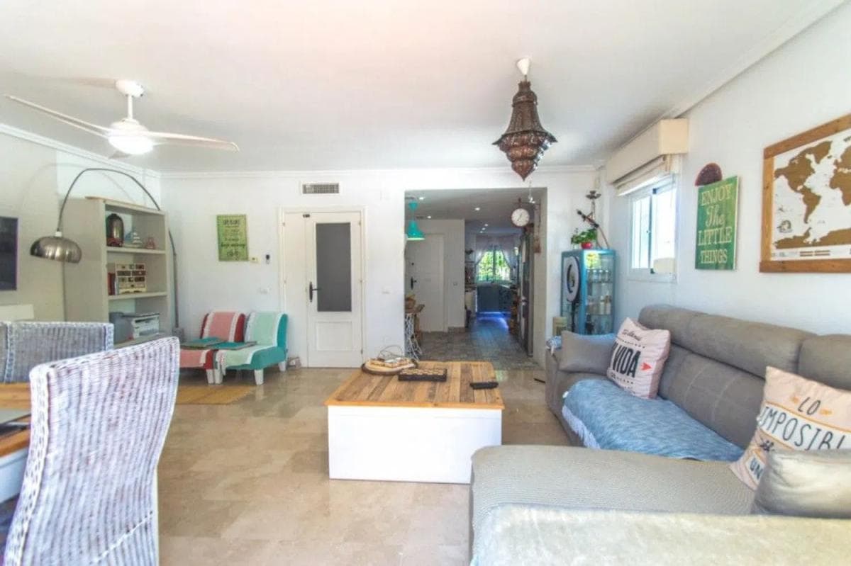 Sale of independent chalet in Calle del Estanque, Estepona
photo 3