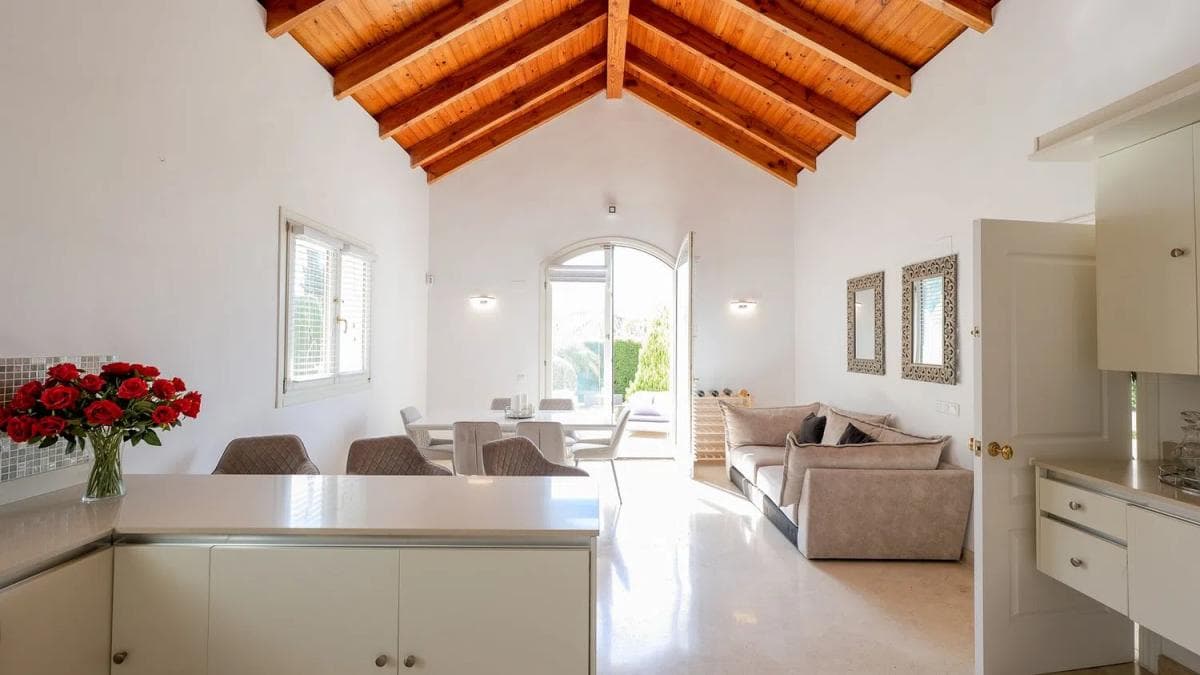 Sale of independent chalet in Calle Laurel, Estepona
photo 4