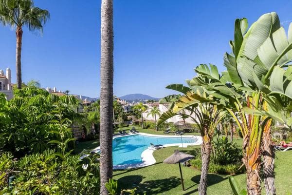 Detached villa for sale in Calle Jazmín, 104, Estepona thumbnail 1