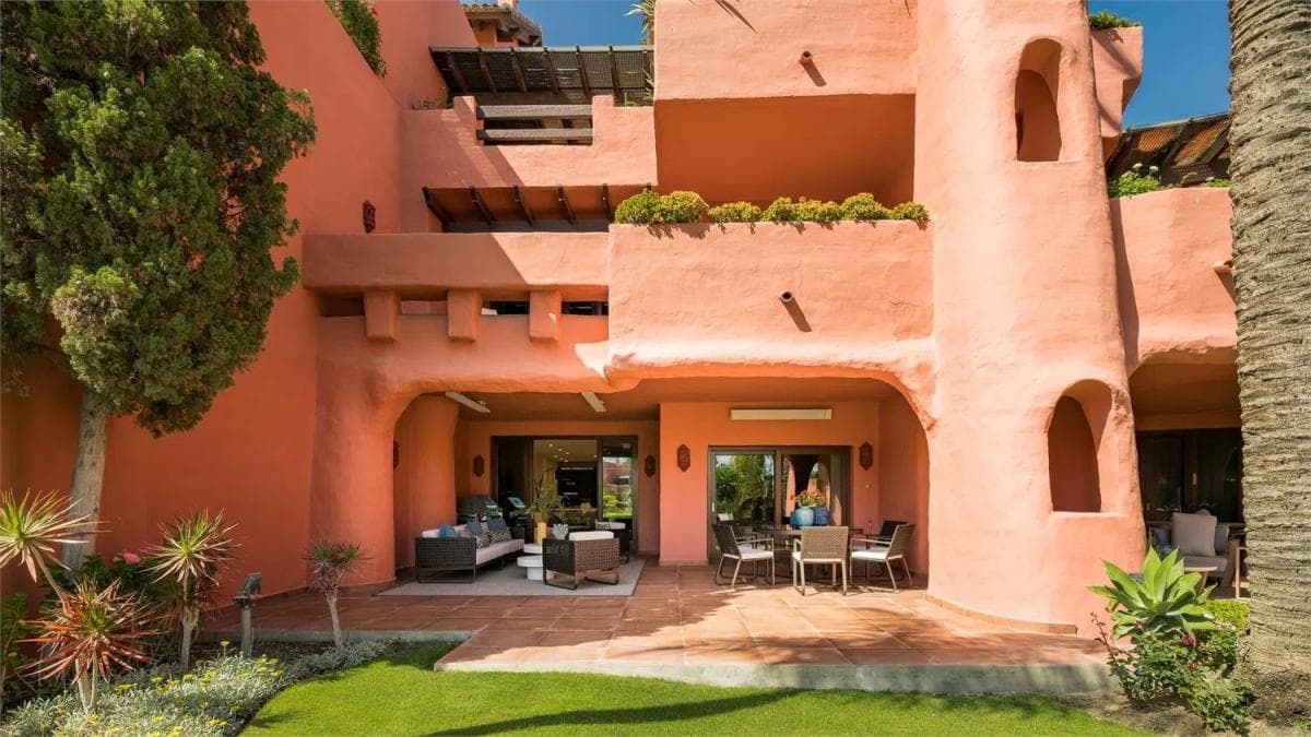 Venta de piso en Urbanizacion Menara Beach, 2, Estepona
photo 2