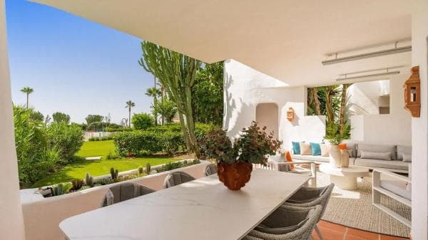 Piso en venta en Costalita s/n, Estepona thumbnail 1
