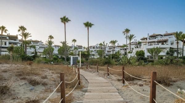 Piso en venta en Costalita s/n, Estepona thumbnail 2