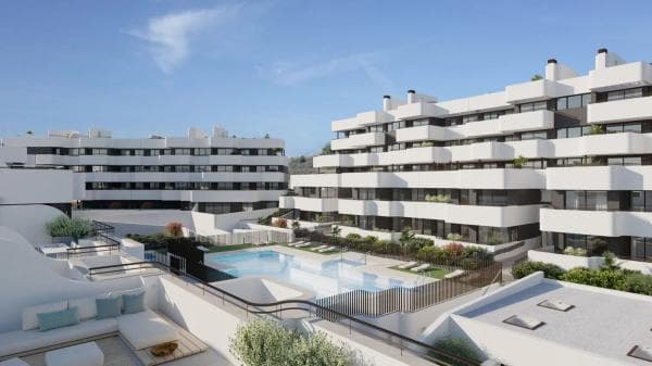 Piso en venta en Barrio Huerta Nueva, Estepona thumbnail 1