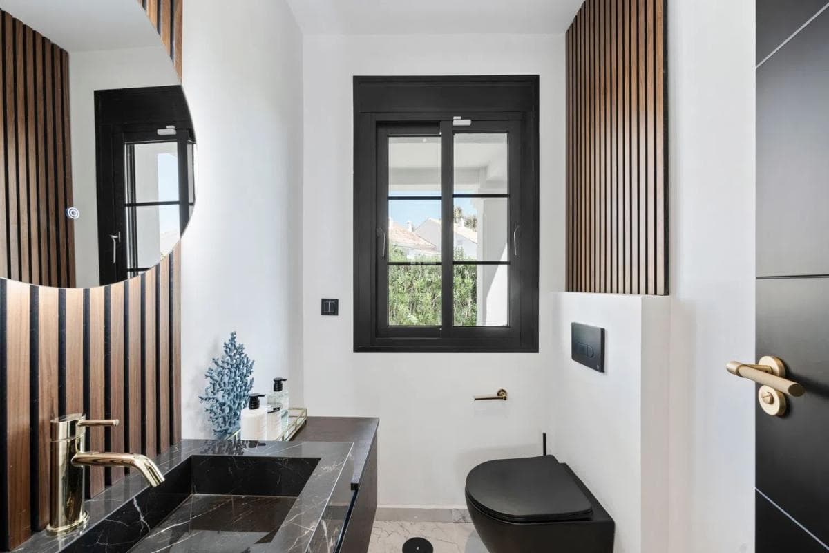Sale of independent chalet in Avenida Picos de Europa, Estepona
photo 4