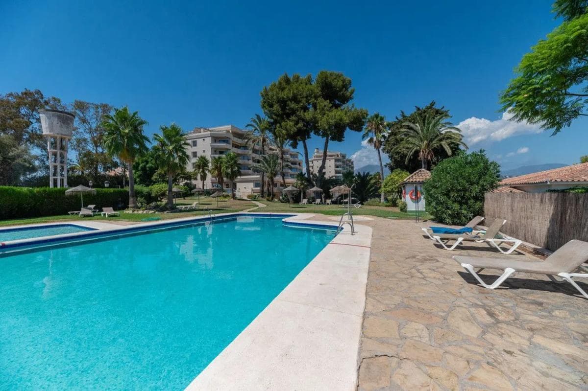 Venta de piso en Calle Aguamarina, Estepona
photo 2