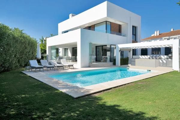 Detached villa for sale in Urbanizacion Cortijo Casareno, Estepona photo 1