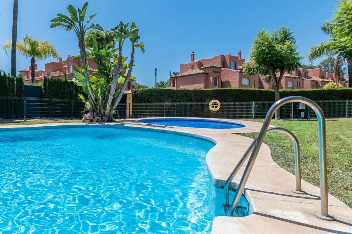 Продажа квартиры на Avenida de los Andaluces, Эстепона
photo 2