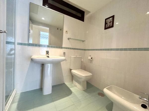Piso en venta en Barrio Puerto de Estepona, Estepona thumbnail 2