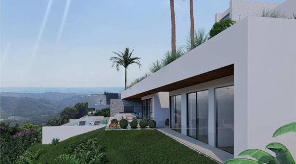 Detached villa for sale in Carril de la resinera, 56, Estepona thumbnail 2