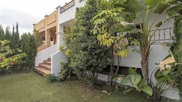 Detached villa for sale in Barrio Paraiso-Barronal, Estepona thumbnail 2