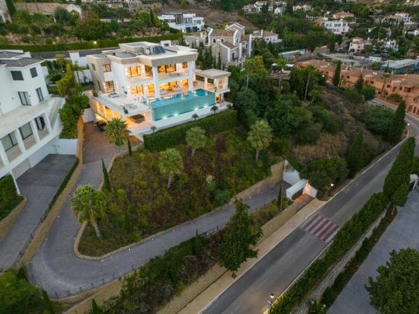 Detached villa for sale in Calle Hortensia s/n, Estepona photo 1