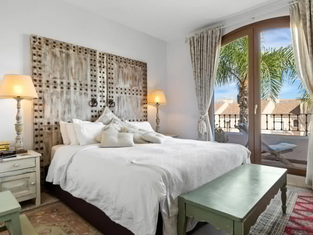 Sprzedaż niezależnego domku jednorodzinnego w Barrio Paraiso-Barronal, Estepona photo 4