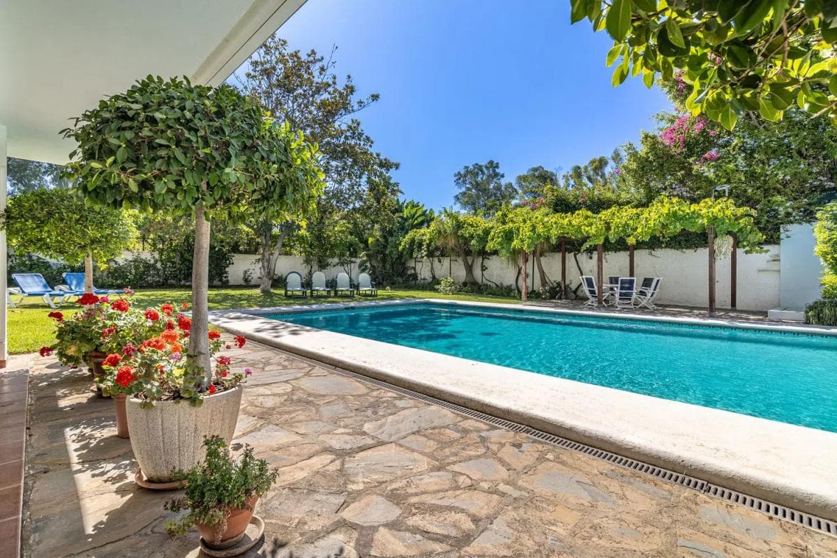 Sale of independent chalet in Calle Trajano, 22, Estepona
photo 2