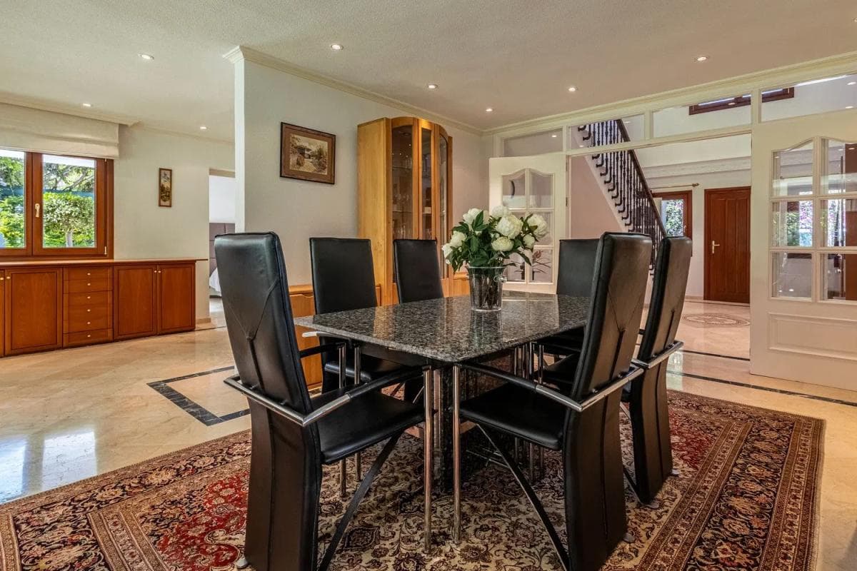 Sale of independent chalet in Calle Trajano, 22, Estepona
photo 3