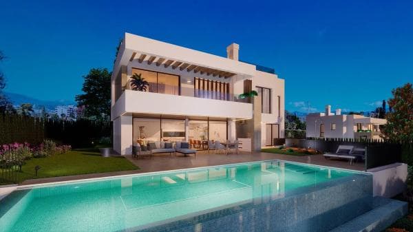 Detached villa for sale in Barrio Nueva Atalaya, Estepona photo 1