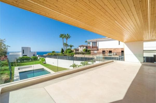 Chalet independiente en venta en Avenida Juan Luis Peralta, Benalmádena thumbnail 1