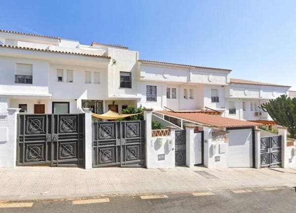 Chalet independiente en venta en Avenida del Indico, Benalmádena photo 1