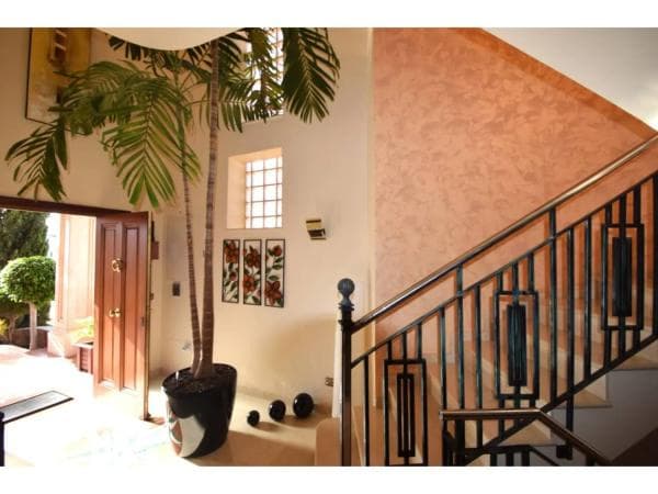 Chalet independiente en venta en Calle Camelia, Benalmádena thumbnail 2