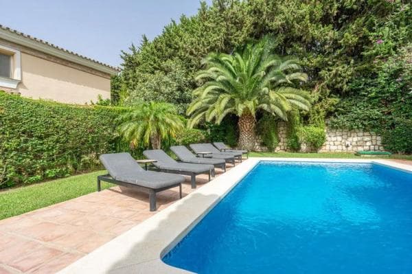 Chalet independiente en venta en Barrio Centro, Benalmádena thumbnail 1