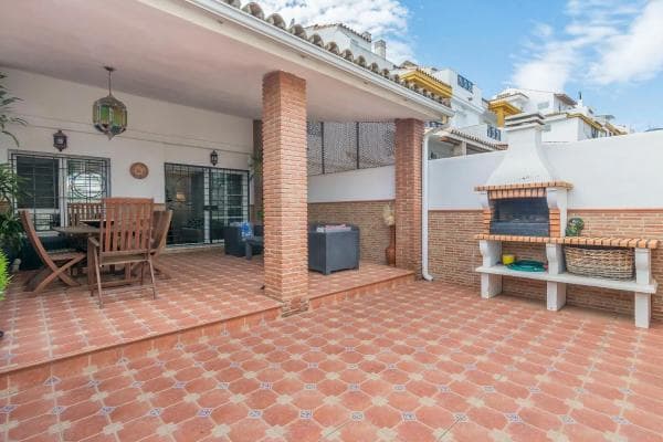 Chalet independiente en venta en Avenida del Indico s/n, Benalmádena photo 1