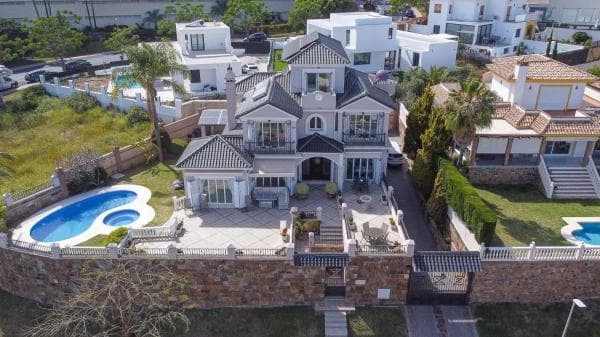 Chalet independiente en venta en Barrio Cortijo Torrequebrada, Benalmádena photo 1