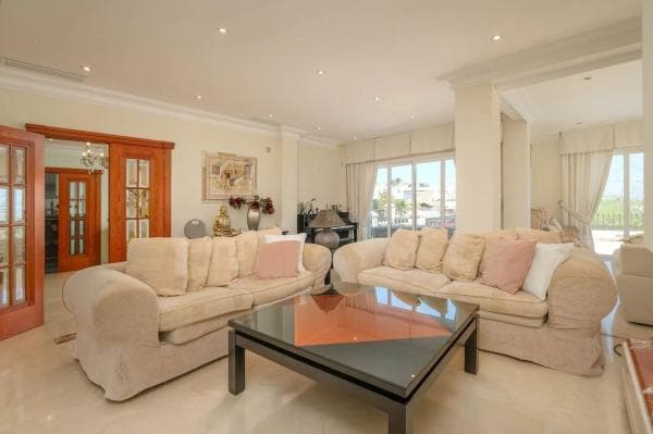 Chalet independiente en venta en Barrio Cortijo Torrequebrada, Benalmádena thumbnail 1