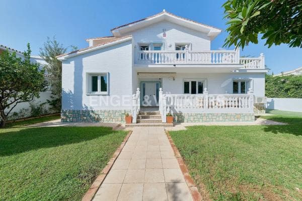 Chalet independiente en venta en Solymar - Puerto Marina, Benalmádena photo 1