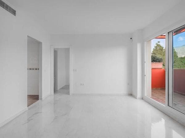 Apartment for sale in Barrio Zona Centro Comercial Torrequebrada, Benalmádena photo 1