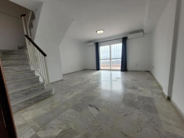 Chalet independiente en venta en Santangelo, Benalmádena thumbnail 2