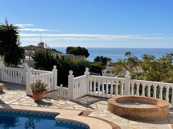 Chalet independiente en venta en Calle Viena, Benalmádena photo 1