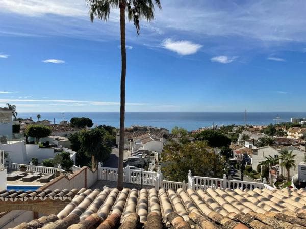 Chalet independiente en venta en Calle Viena, Benalmádena thumbnail 1
